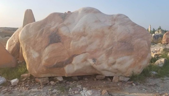 草坪点缀石 河卵石 大卵石 驳岸石 景观石刻字 景观石