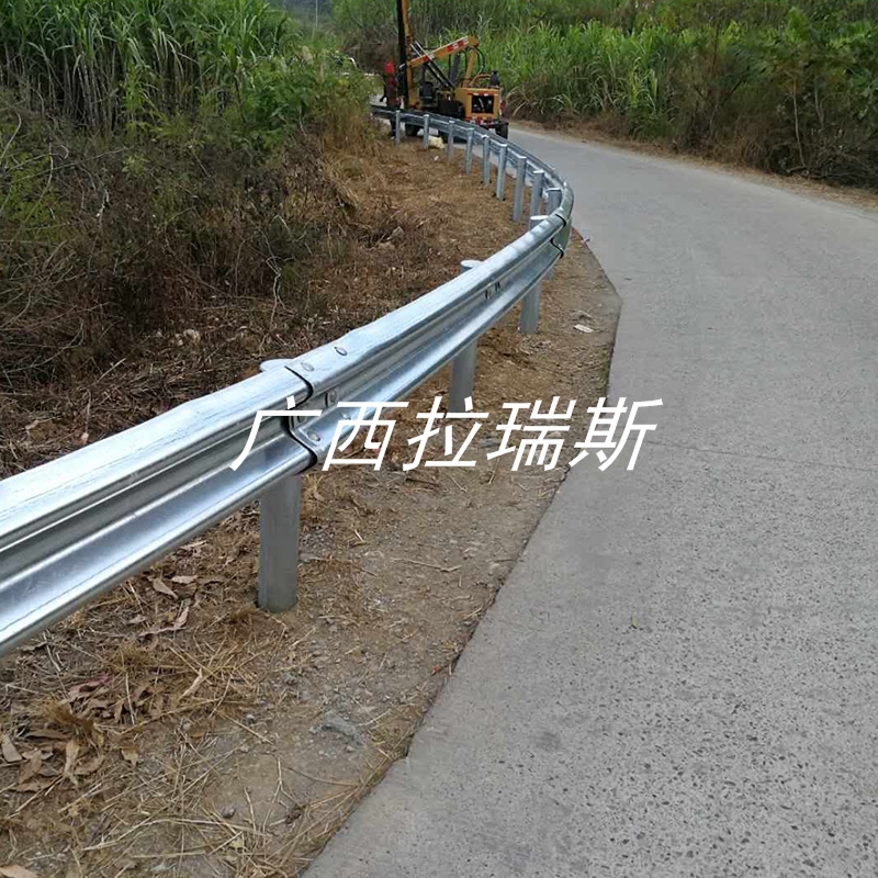 云南公路护栏 波形防撞护栏 中央分隔带护栏 厂家直销